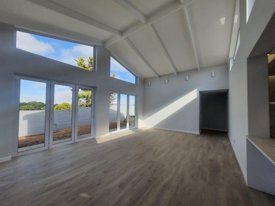 To Let 3 Bedroom Property for Rent in Loevenstein Western Cape